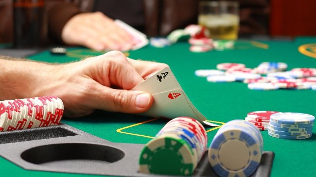 Как выиграть в покер?