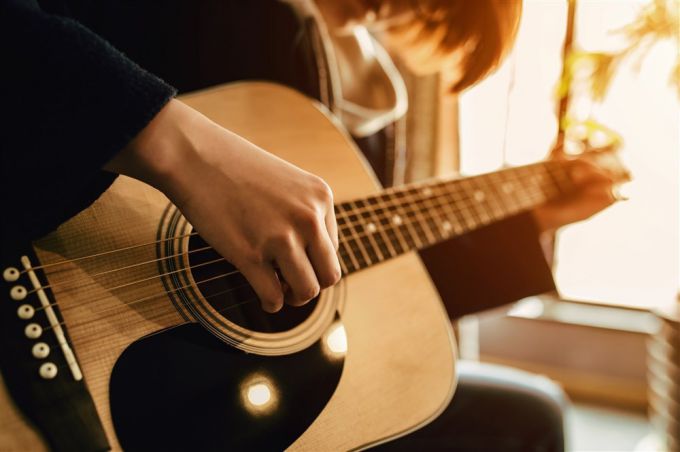 Что нужно для того, чтобы самостоятельно научиться играть на гитаре?