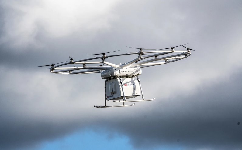 Компания Volocopter презентовала миру полет своего первого грузового квадрокоптера