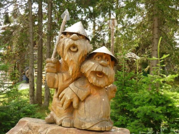 Скульптуры из дерева для благоустройства участка: вдохновение природой